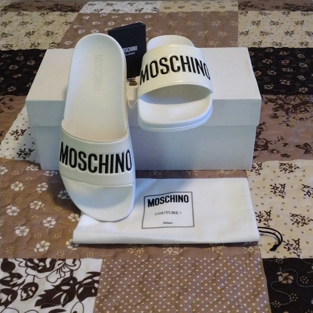 ❗SOLD❗ NWB Moschino Slides - Picture 2 of 4